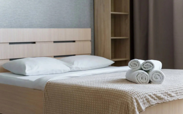 Апартаменты студия в ярких тонах в центре Тюмени