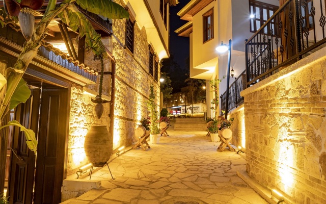 WOO Town Suites Hotel