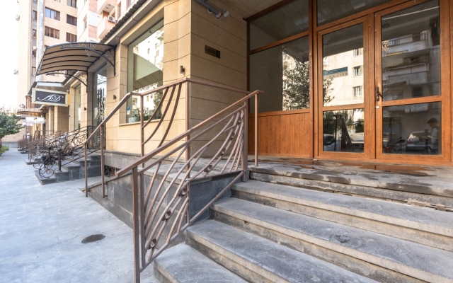 On Yekmalyan Str. 1-33/1 Apartments