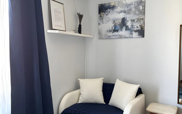 Uyutnaya S Dizaynerskimi Remontom Flat