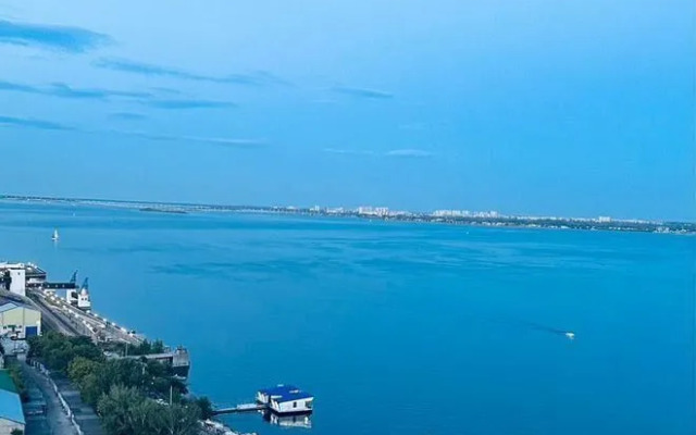 Квартира с панopaмным видoм нa pеку и мост