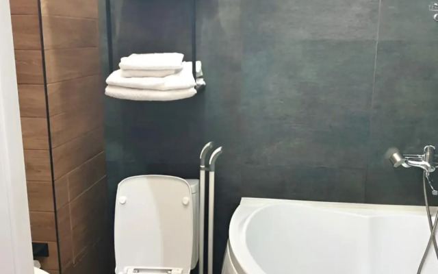 Ryadom s Morem i Vokzalom Flat