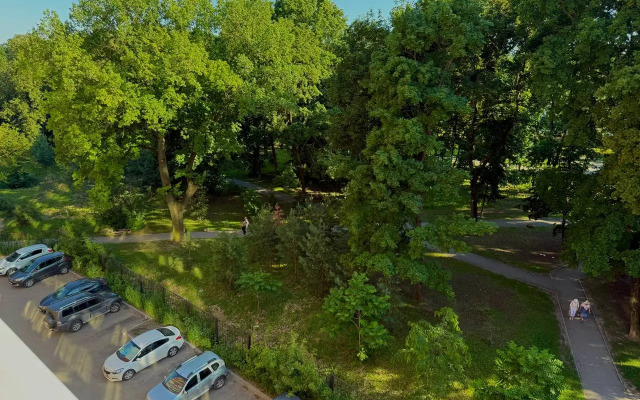 Apartamenty S Dzhakuzi I Vidom Na Park
