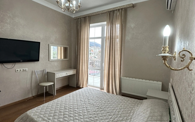 Aleksandr Guest house