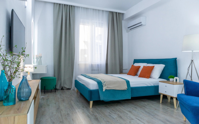 Atmosfernye na naberezhnoj v dome s kolonnami Lovets Snov 1 Apartments