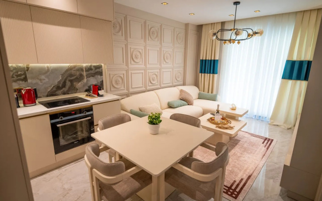 Qoople Legend S3 v 100 Metrakh ot Morya Apartments