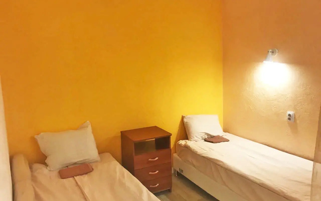 Oranzhevaya Na Mira Kirishi Flat