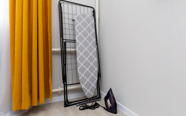 Yarkaya studiya ryadom s naberezhnoj i kondicionerom Flat