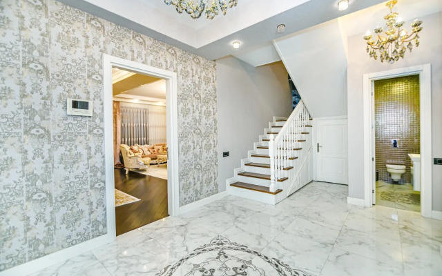 Luxury on Baku in Nizami street Flat