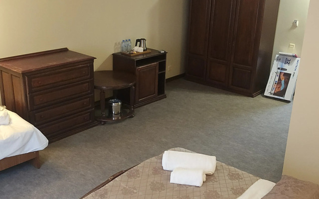 Ritsa Hotel