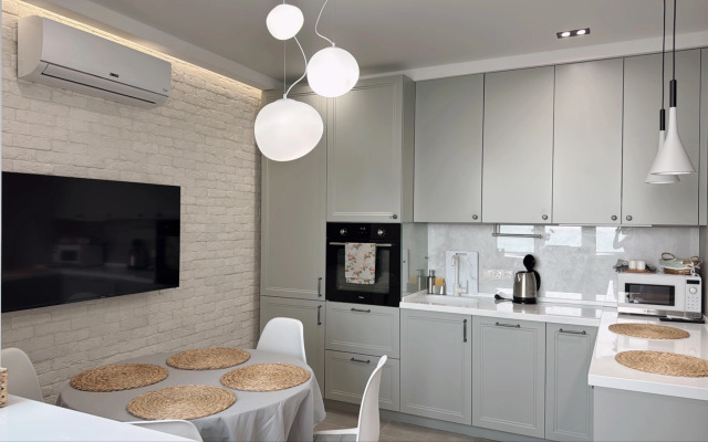 Apartament favorit MorskayaSimfonya-2 s panoramoj na more, bassejnom na territorii ZhK Apartment