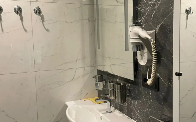 Living quarters Pug on Rubinstein