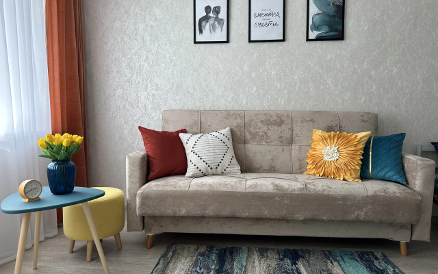 Na Glavnom Bulvare Goroda Flat