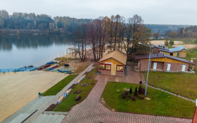 Lavrovo-Pesochnya Hotel