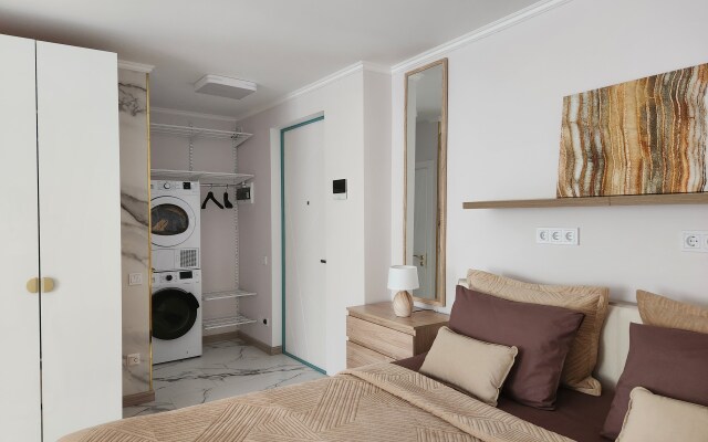 Tolstoy Donskaya Flat