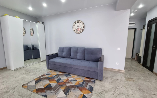 Na Ul Staroshosseynaya 5k3 Apartments