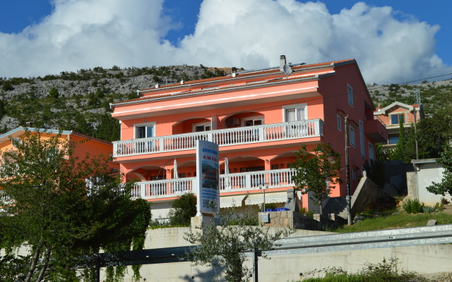 Knezevic Cedo Apartments