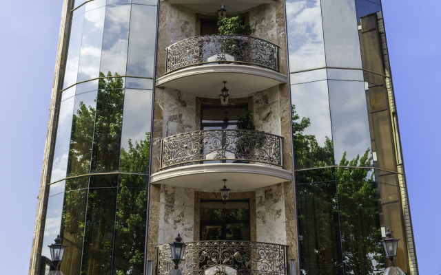 Shine House Hotel