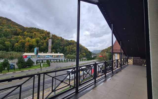 Dvukhkomnatnye Semimestnye S Vidom Na Gory Apartments