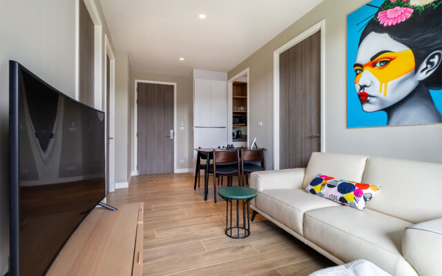 Diamond Condominium by Alexanders Apartments
