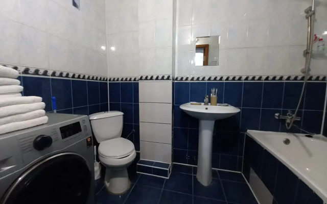 N75 Dve Bolshie Krovati V Tsentr Vselennoj Mr. HOUSE Flat