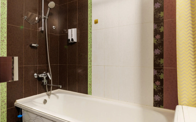 S 3 Spalnyami Na Moiseenko 5 - 8 Chelovek Apartments