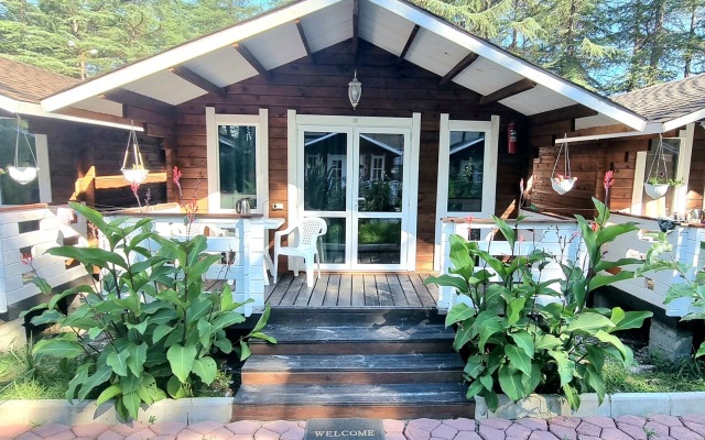 Eco House Pitiunt Resort Hotel