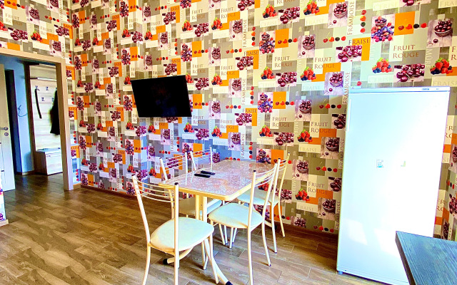 U morya Izumrudny gorod Apartments