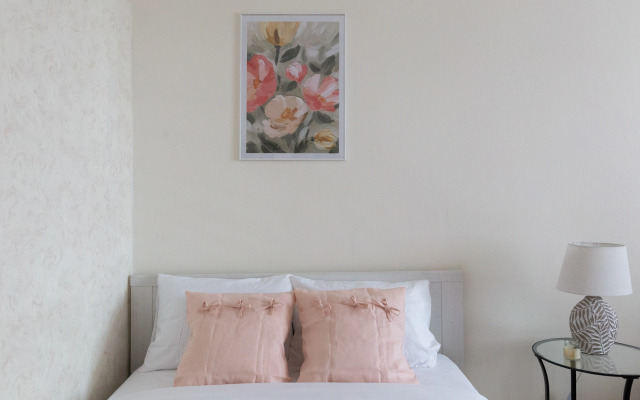 Semejnaya Dvuhkomnatnaya u Zooparka s Gamakom na Lodzhii Flat