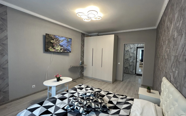 Uyutnaya kvartira v novom dome Flat