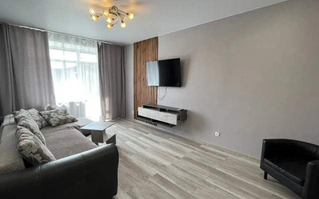 Trekhkomnatnaya V Tsentre Flat