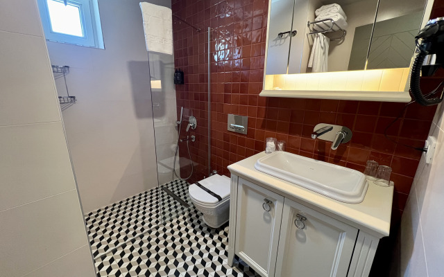 Weingart Suites Hotel