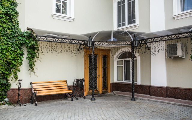 Kuptsov Dom Hotel