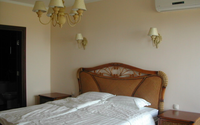 Chateau Del Marina Apartments