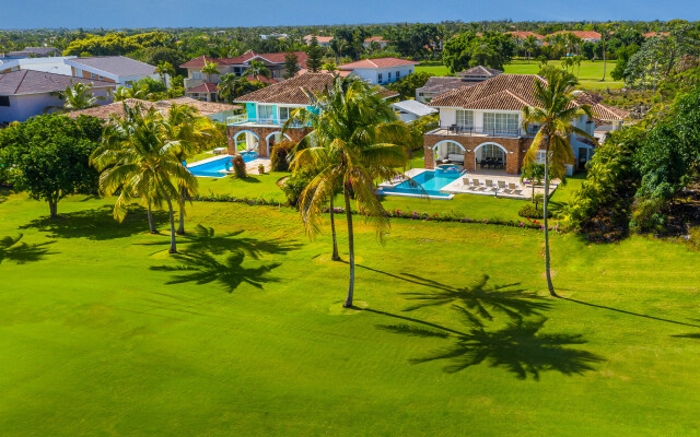 Beautiful 5-BDR 2 levels for rent in Punta Cana Villa