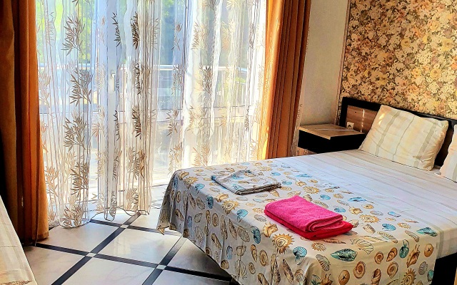 V Gostyah U Svetlanyi Guest House