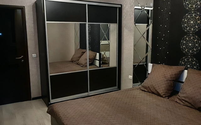 Uyutnaya Trekhkomnatnaya V 18 Kvartale Flat