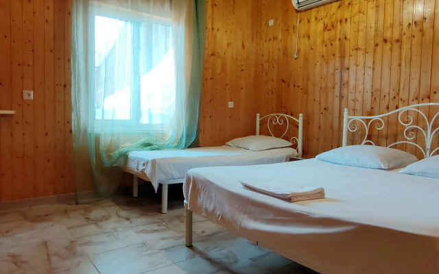 Roksana Guest House