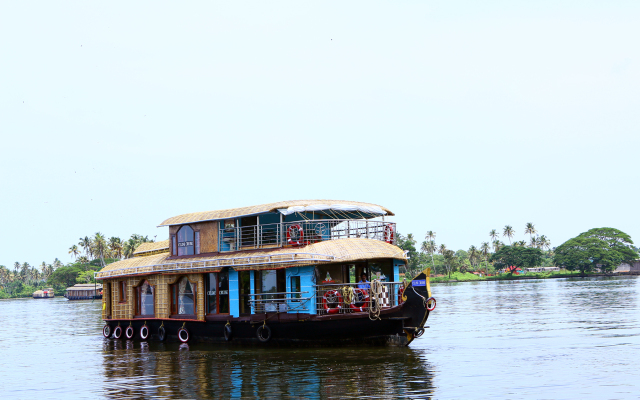 Отель Sreekrishna 2 Bedroom Private Houseboat