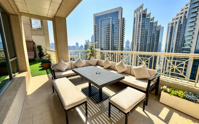Апартаменты Vserve Spacious 1BR Majestic Burj Khalifa view