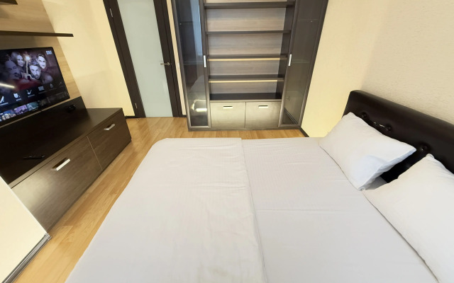 Tut Khorosho Na Surikova 53a 6 Flat