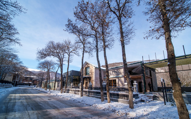 Vysota 1880 Hotel