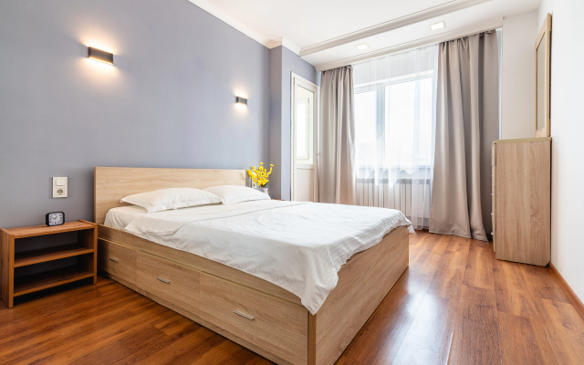 Uyut v Ritme Minimalizma Apartment