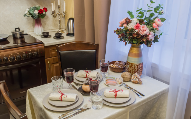 GM v Legendarnoj Stalinskoj vysotke Apartments