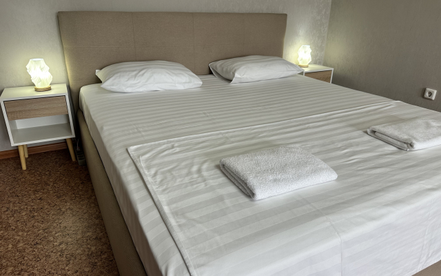 Апартаменты В Гости! на Строителей 90б (квартира на 6 этаже)