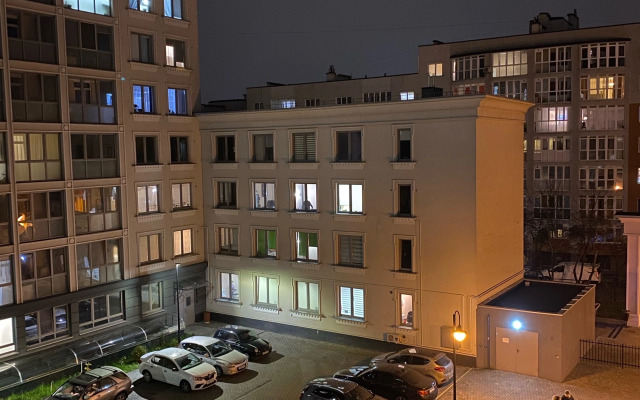 Stilnaya ot Dizajnera u Korolevskih Vorot Flat