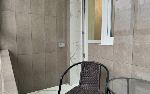 Apartamenty Avrora Shiroko Kholodnaya 8. 2 etazh