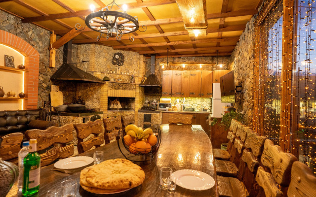 Частный Дом в Горах с Бассейном