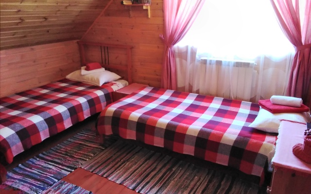 Dom na Tsvetochnoy