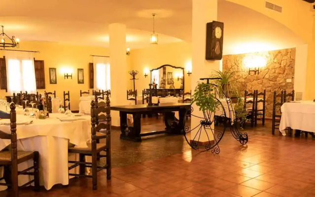 Hospedium Hotel Val de Pinares